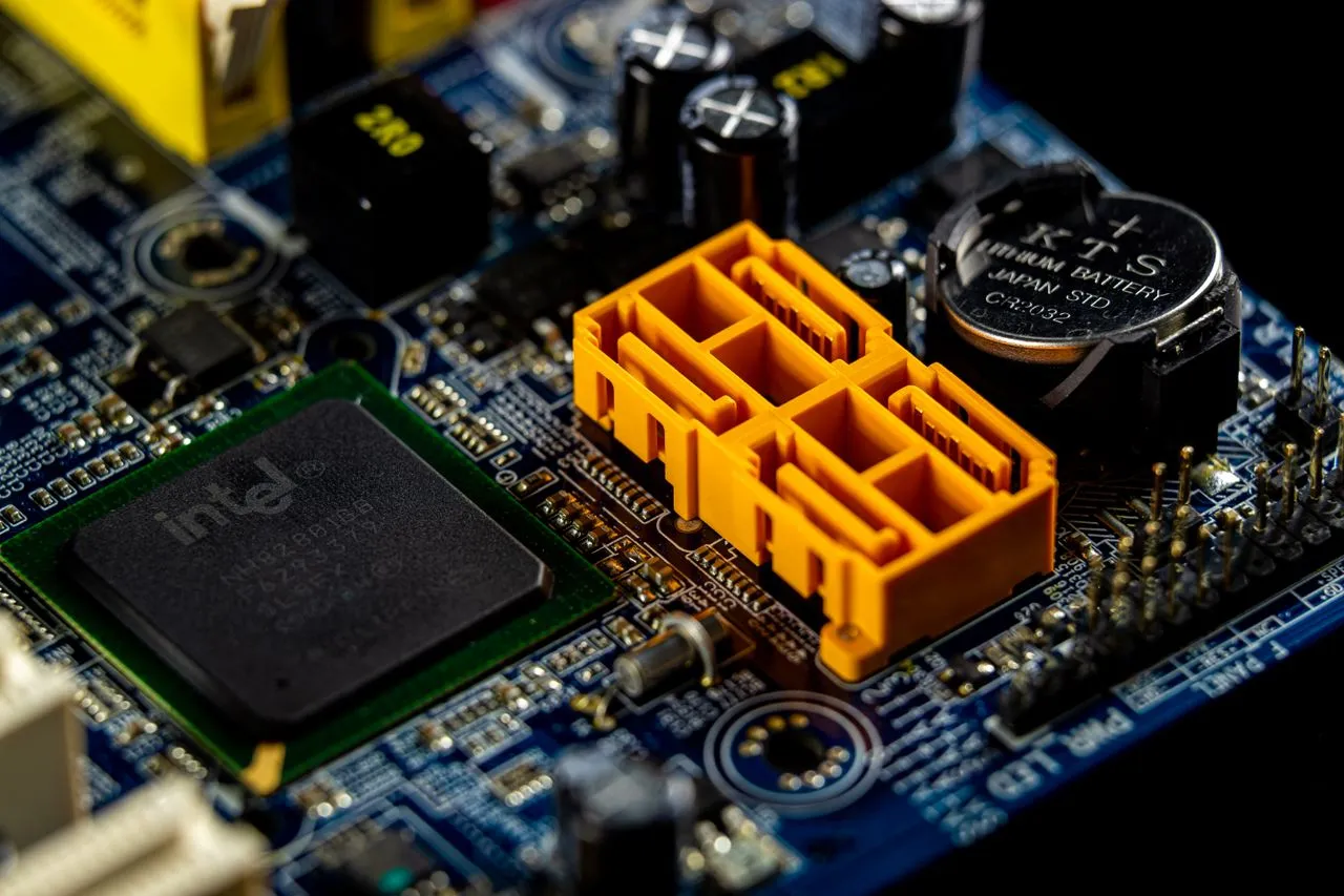 Renesas Introduces Smallest Configurable GreenPAK IC with Multi-Time Programmability